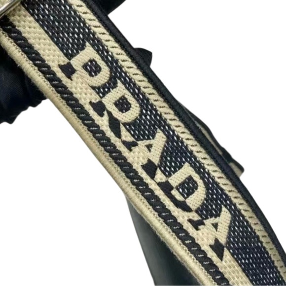🆕PRADA Bandiliera Black Saffiano Logo Embossed Crossbody Camera Bag SHW • UNISEX - Picture 7 of 11